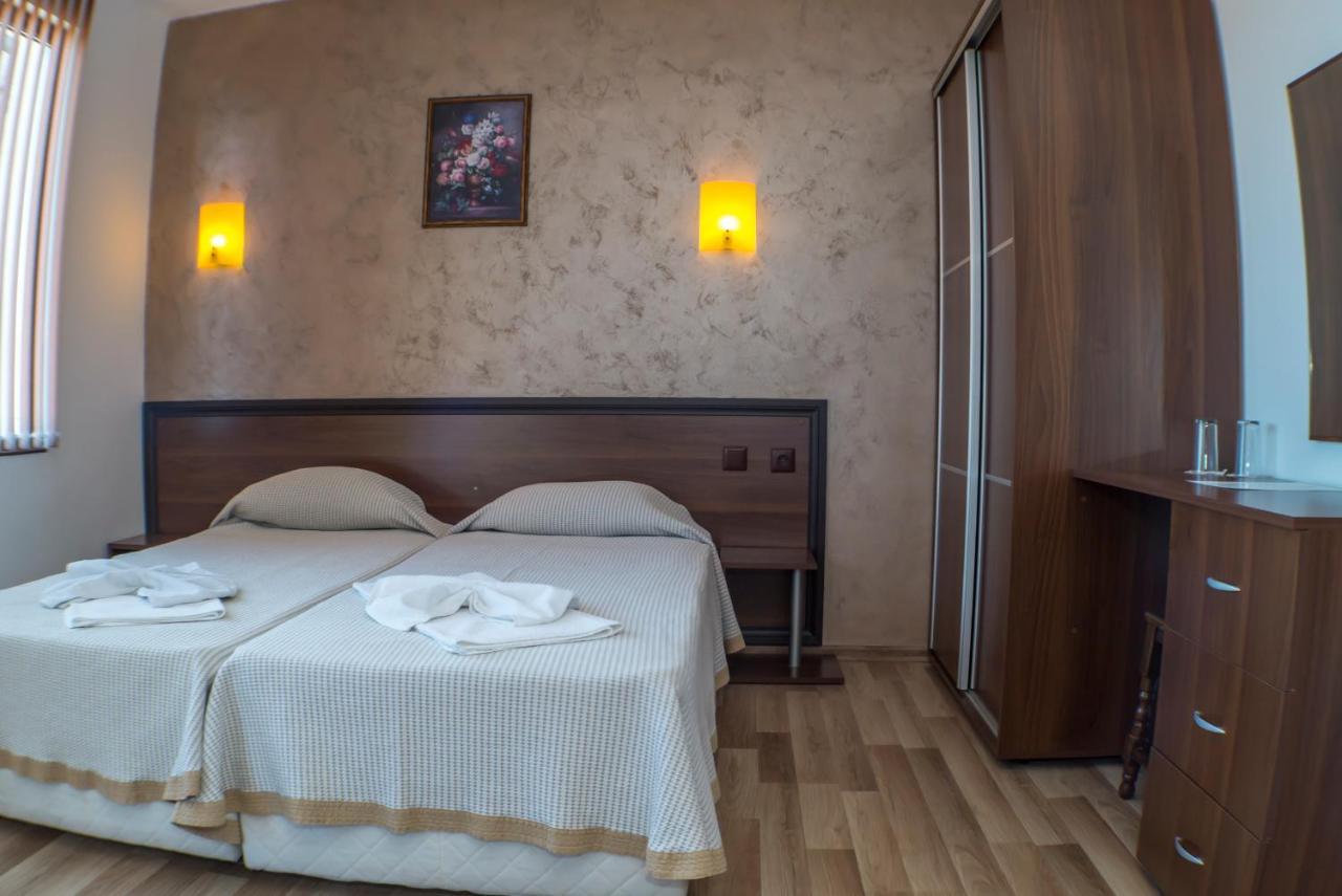 Chrystal Guest House ออบซอร์ ภายนอก รูปภาพ