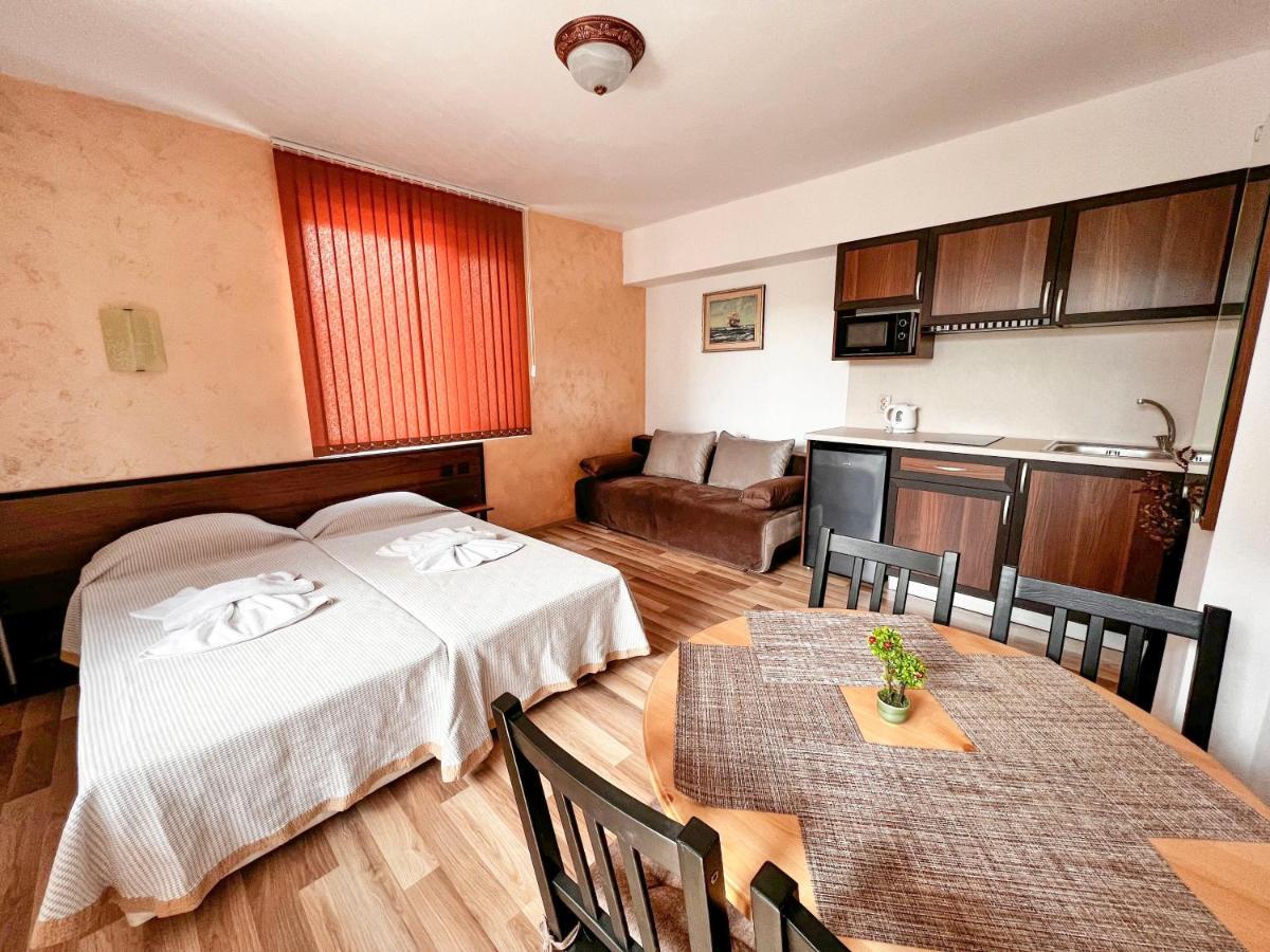 Chrystal Guest House ออบซอร์ ภายนอก รูปภาพ