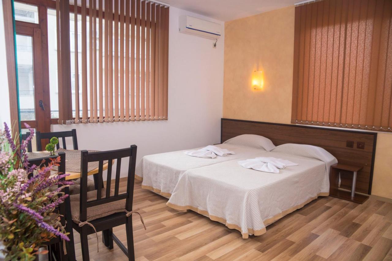 Chrystal Guest House ออบซอร์ ภายนอก รูปภาพ