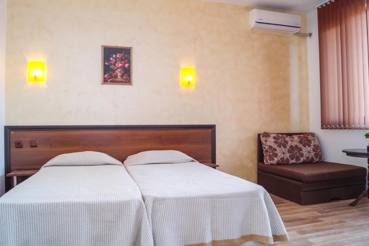 Chrystal Guest House ออบซอร์ ภายนอก รูปภาพ