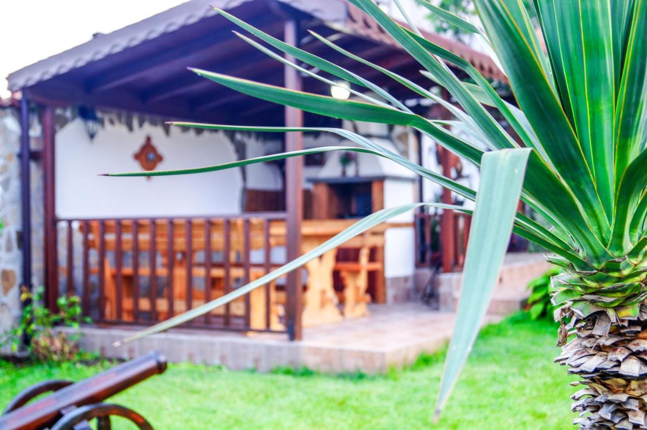 Chrystal Guest House ออบซอร์ ภายนอก รูปภาพ