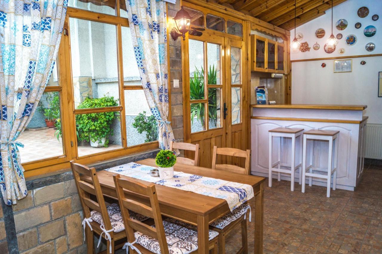 Chrystal Guest House ออบซอร์ ภายนอก รูปภาพ